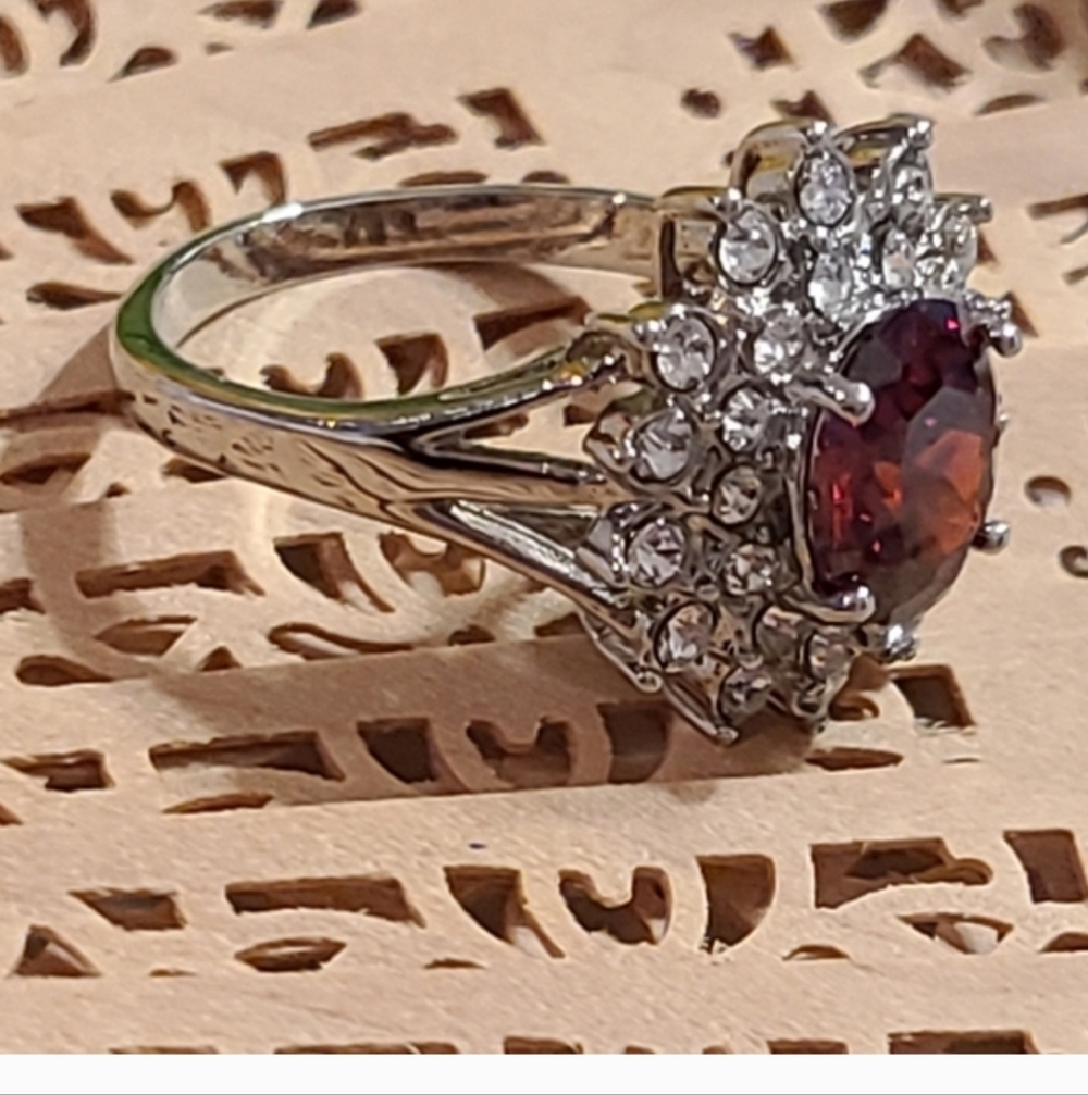 Elegant Silver and Red Gemstone Ring Size 10 - Picture 14 of 15